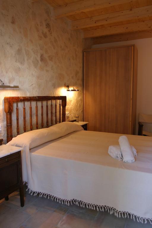 La Pergola Hostel Es Pujols Ngoại thất bức ảnh