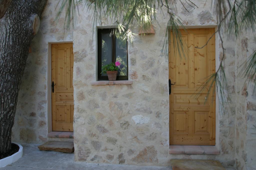 La Pergola Hostel Es Pujols Ngoại thất bức ảnh