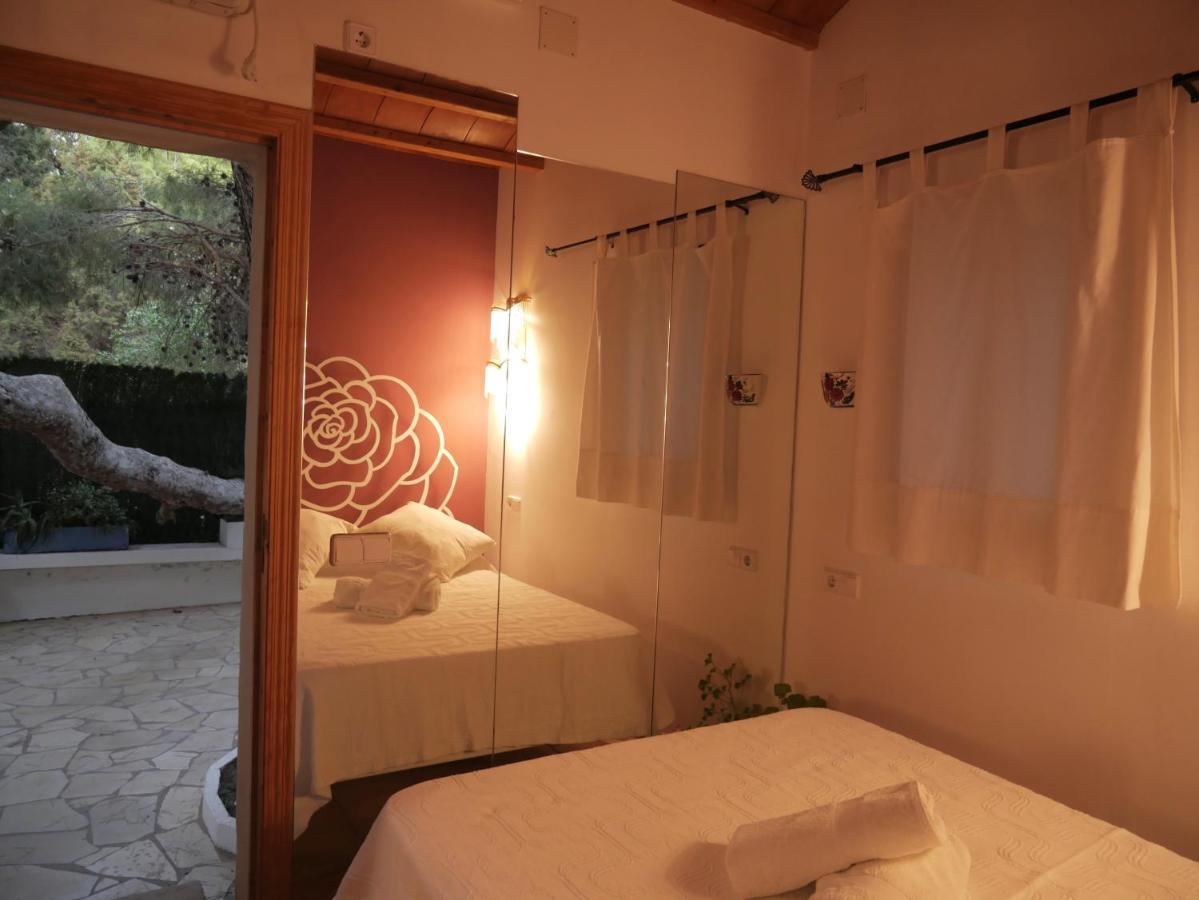 La Pergola Hostel Es Pujols Ngoại thất bức ảnh