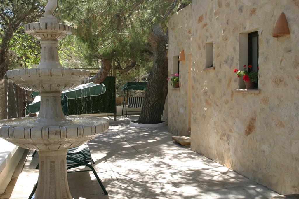 La Pergola Hostel Es Pujols Ngoại thất bức ảnh